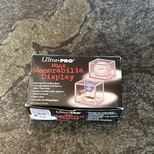 Ultra PRO Mini Memorabilia Display